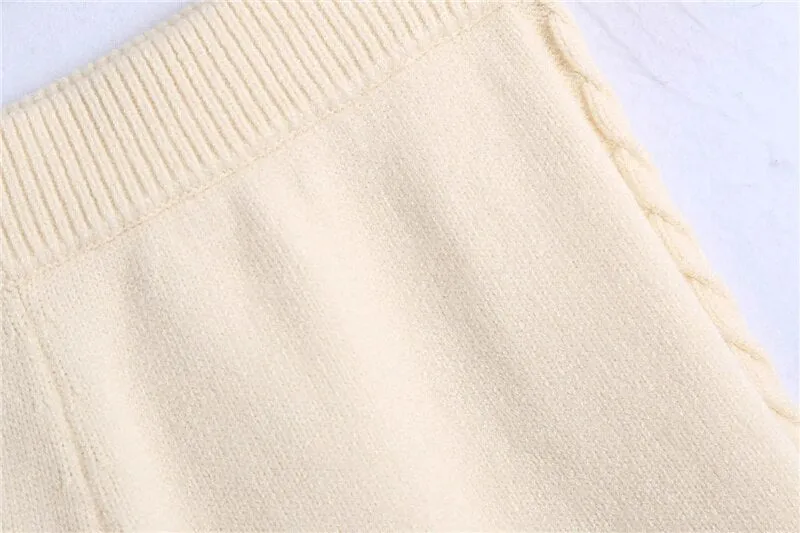RIBBED TRIMS CABLE-KNIT SHORTS