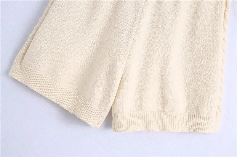 RIBBED TRIMS CABLE-KNIT SHORTS